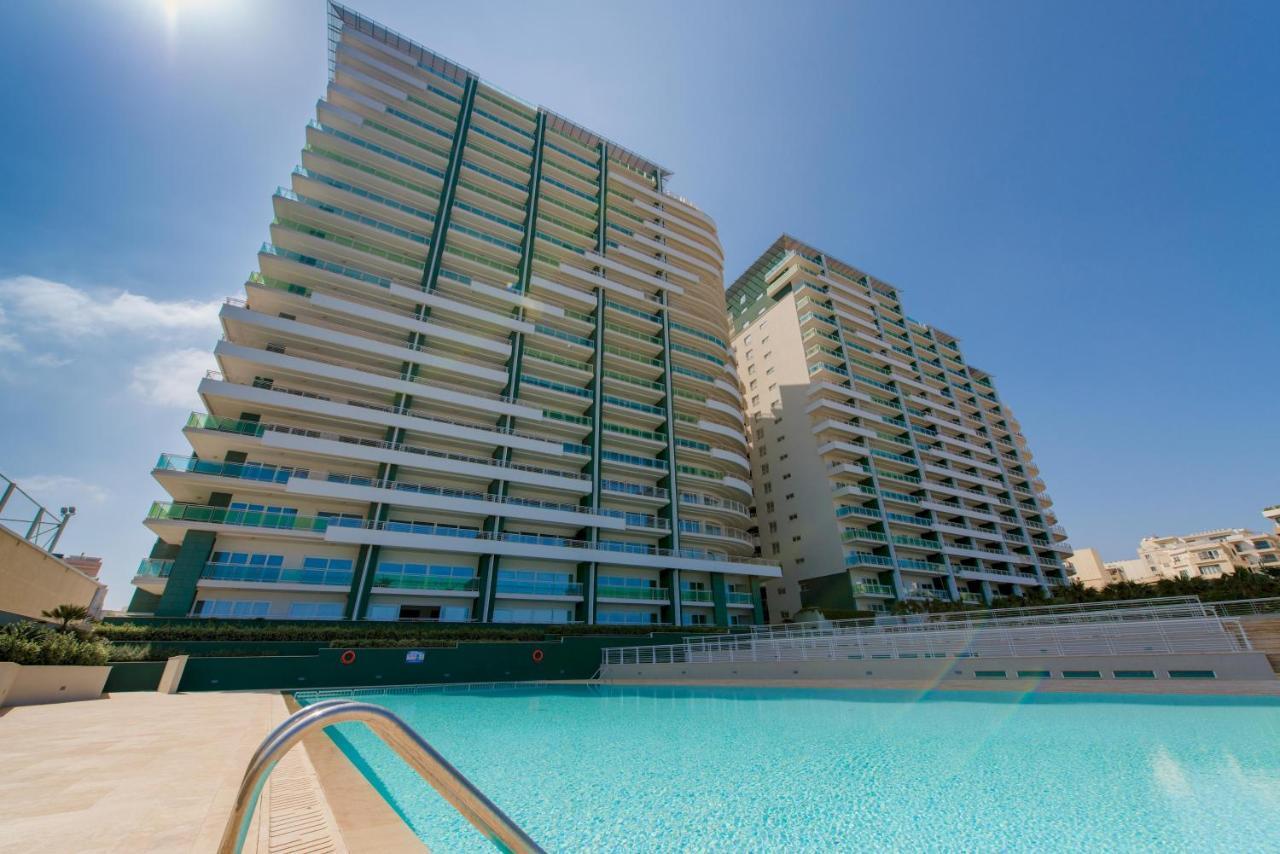 Luxury W/ Side Seaviews And Pool, Location Apartament *